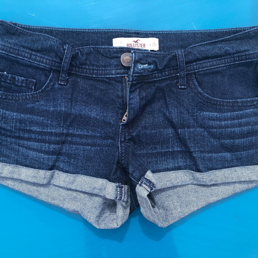 Hollister Dark Denim Low-Rise Roll-up Hem Shorts